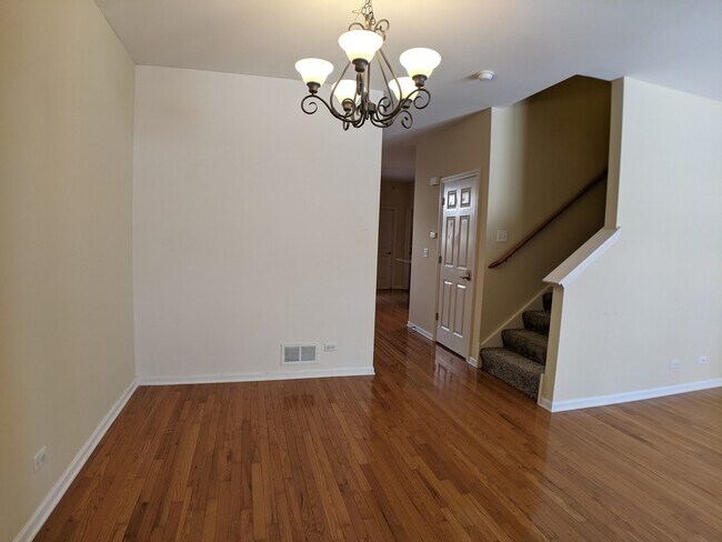 Building Photo - 385 Bradbury Ln