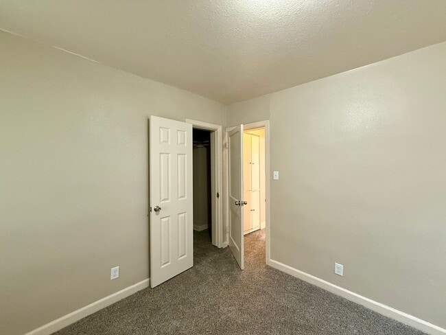 Building Photo - 2 Bedroom at Kellogg and Oliver