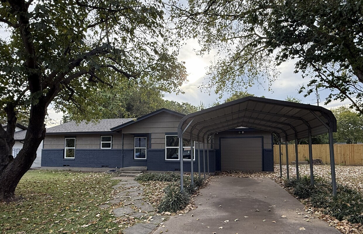 Foto principal - 1318 N Binkley St