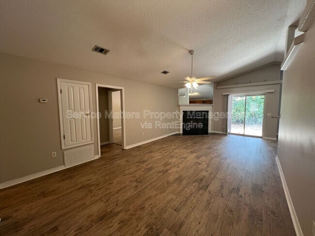 Foto del edificio - 5959 Sleepy Hollow Ct