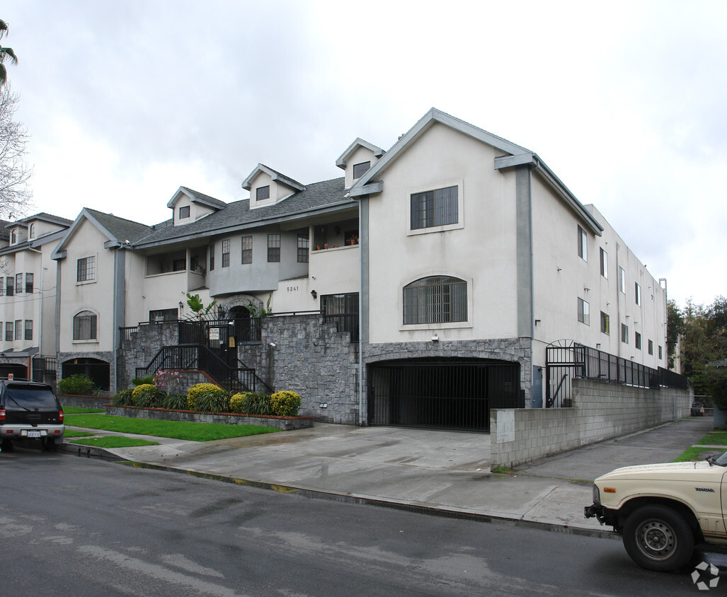 Foto principal - 5241 Cartwright Ave