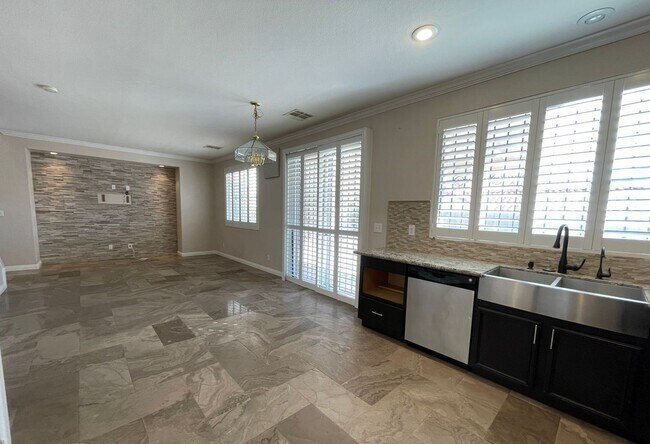 Foto del edificio - 4330 Spruce Grove St