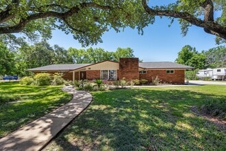 Building Photo - 616 Cannan Dr