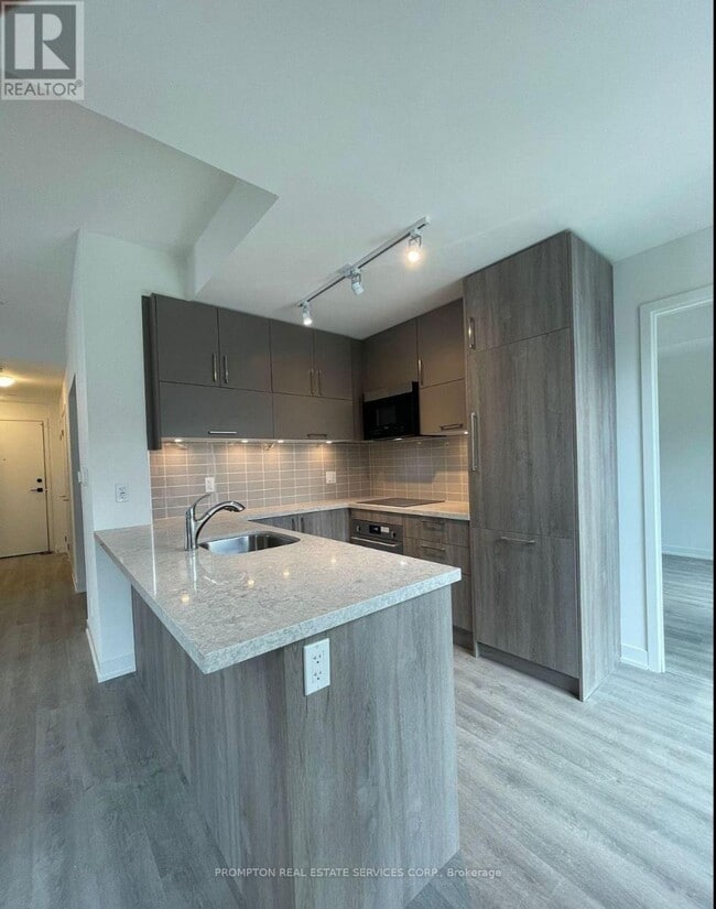 Building Photo - 38 Simcoe Promenade