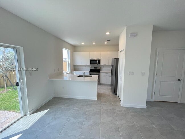 Foto del edificio - 12958 NW 23rd Pl