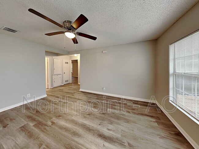 Building Photo - 3419 Linda Dr