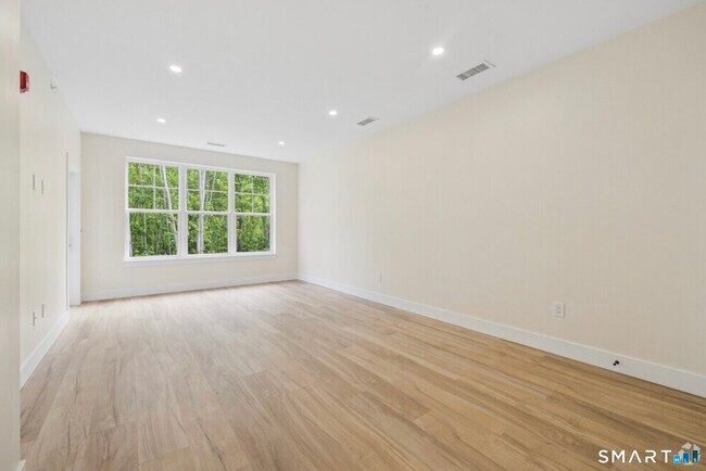 Foto del edificio - 220 E Rd