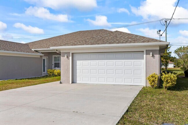 Foto del edificio - Available now