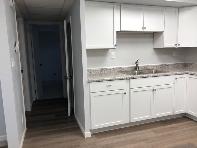 kitchen into hall - 306 E Henry St