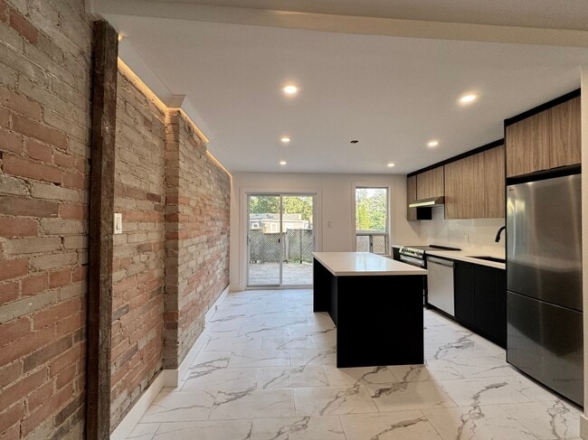 Building Photo - 25 Firstbrooke Rd