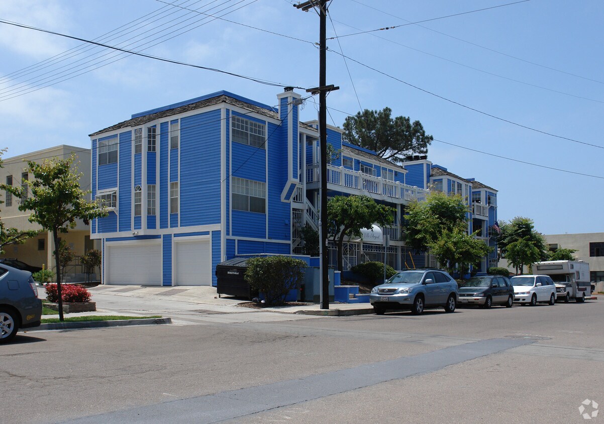Building Photo - 701-703 Silver St