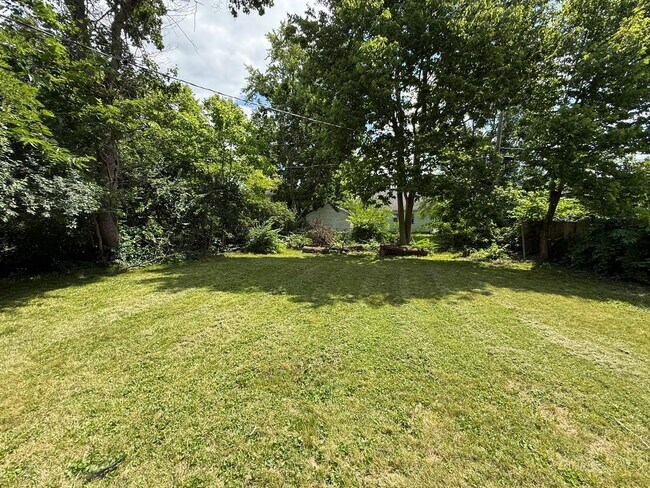 Building Photo - 2552 Renwood Pl
