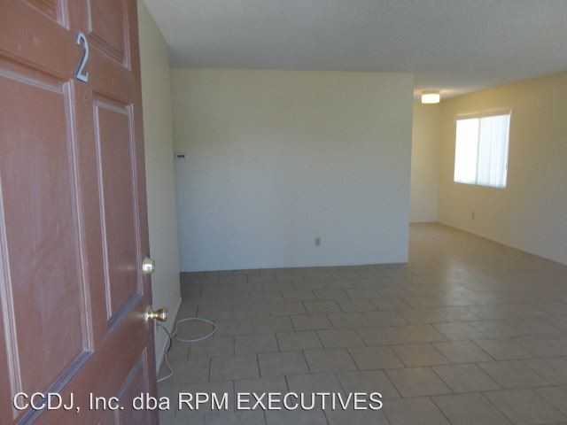 Foto del edificio - 550 E Ave H 14