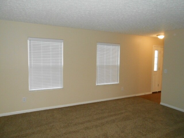 Foto del edificio - 6450 Stretton Pl