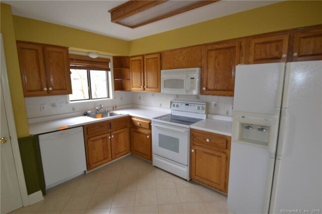 Building Photo - 6 Monika Ln
