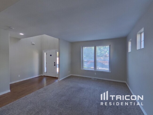 Building Photo - 16050 SW Loon Dr
