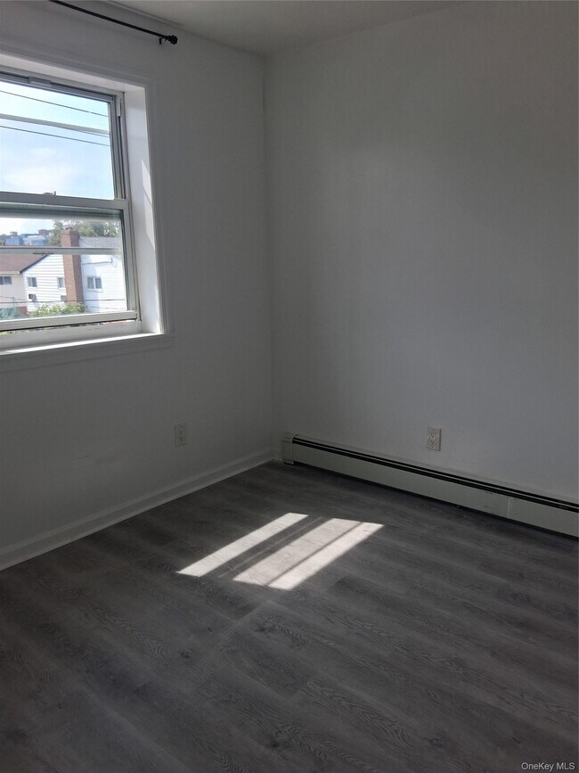 Building Photo - 151-15 82nd St