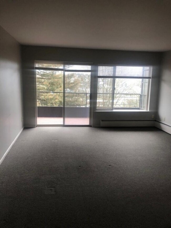 Building Photo - 1 bedroom in Seattle WA 98105
