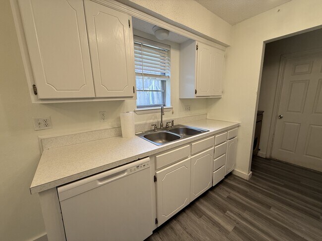 Foto del edificio - 3311 E 3rd Ave