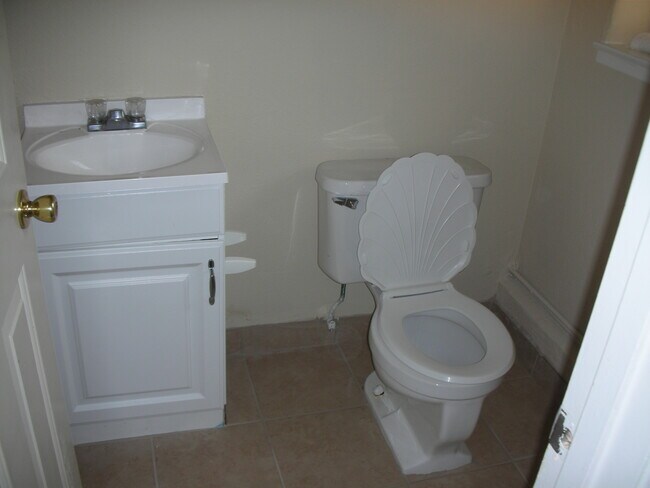 Foto del edificio - 135 Lake Dr