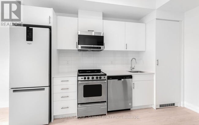 Photo du bâtiment - 412-412 Silver Maple Rd