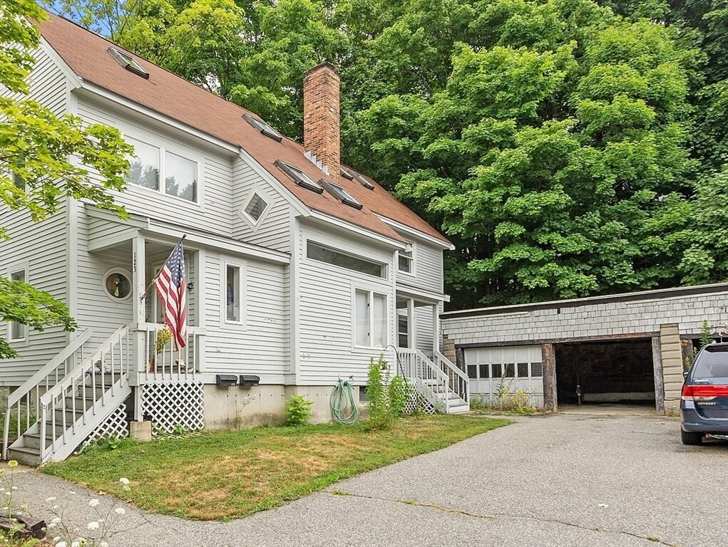 Primary Photo - 125 N Main St