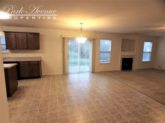 Foto del edificio - 1223 Ben Livingston Rd