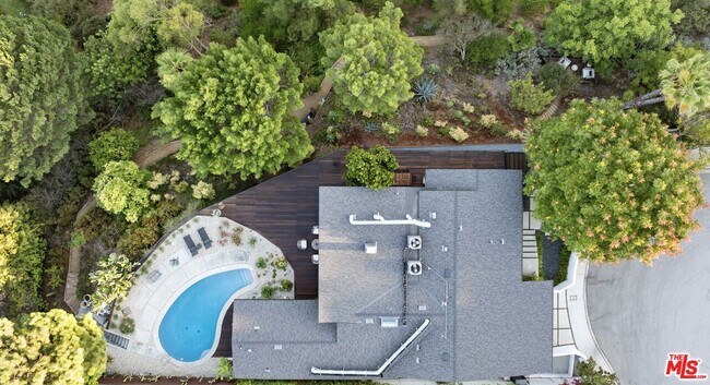 Foto del edificio - 2652 Byron Pl