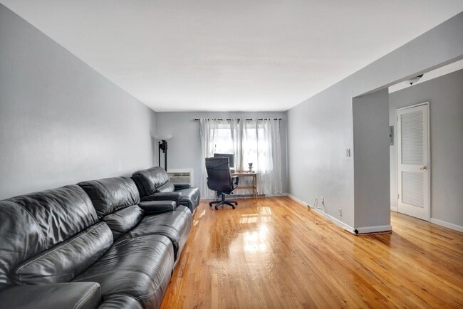 Building Photo - 1400 70th St