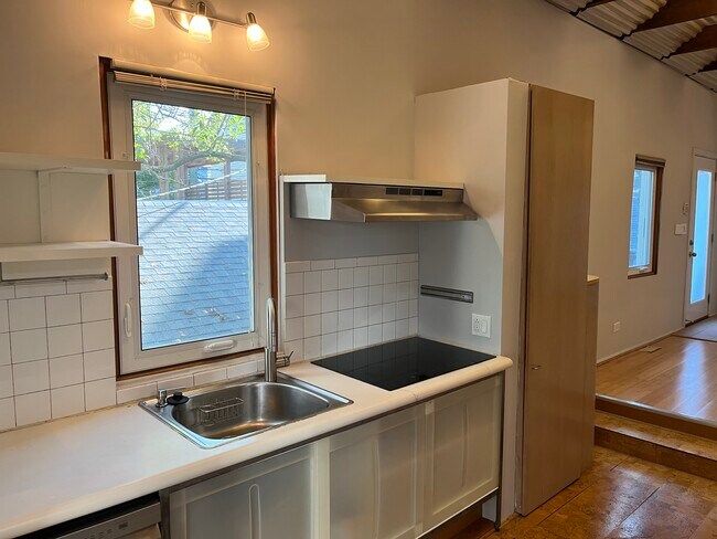 Foto del edificio - 2622 N Burling St