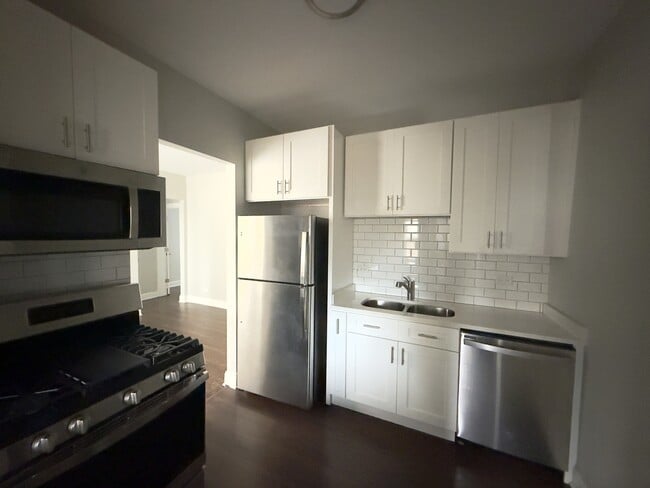 Foto del edificio - 3351 W Sunnyside Ave
