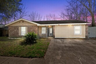 Building Photo - 4711 Beechaven St