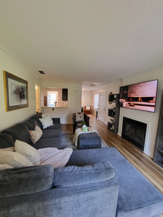 Foto principal - 821 Selwyn Oaks Ct