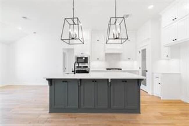 Building Photo - Very Nice brand new 4 bedroom 2 bath home in Guthrie schools