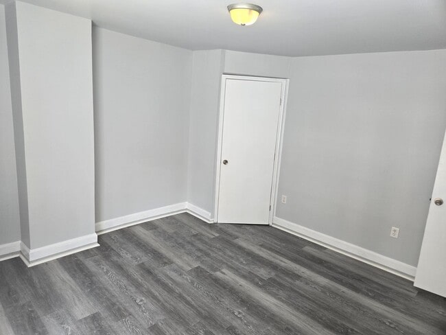 Building Photo - 817 Linden St