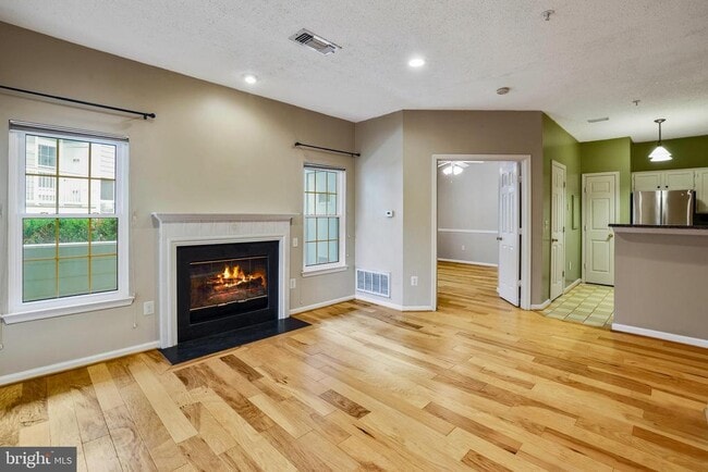 Foto del edificio - 1708 Lake Shore Crest Dr