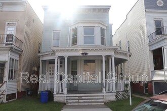 Building Photo - 130 5th Ave