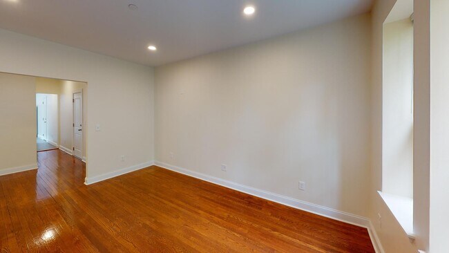 Building Photo - 117 Sutherland Rd