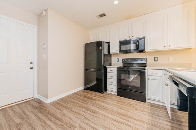 Foto del edificio - 321 Grand Ave