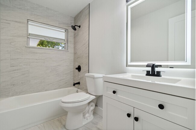 Foto del edificio - 4970 Brookmeade Dr