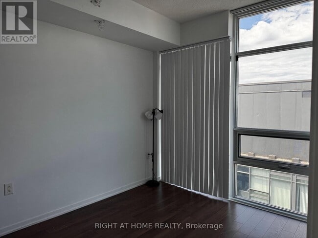 Building Photo - 36 Lisgar St