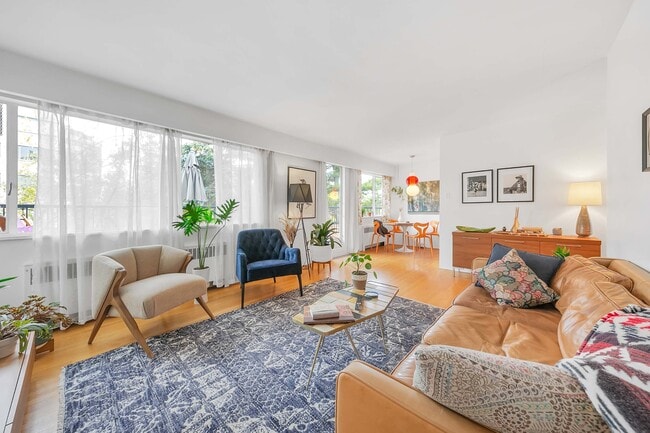 Building Photo - 1925 Nelson St.