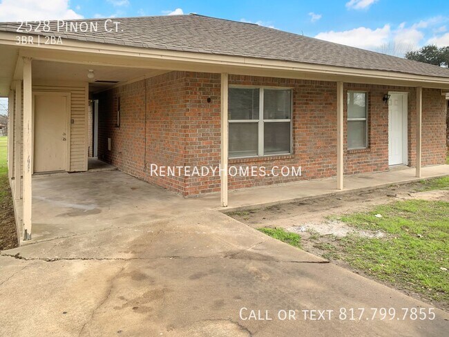 Building Photo - 2528 Pinon Ct