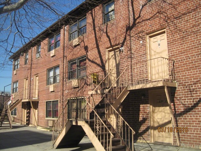 Building Photo - New Central Manor
