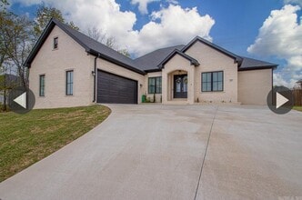 Building Photo - 9749 Cliffside Dr