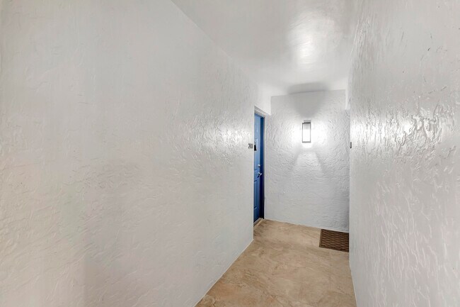 Foto del edificio - 3111 Clint Moore Rd