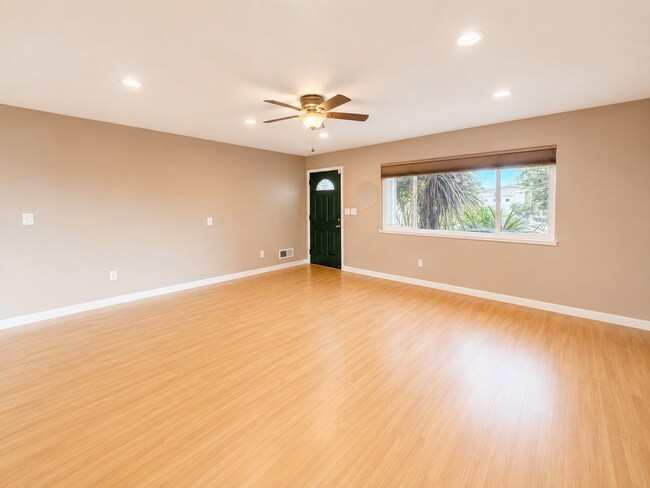 Building Photo - 55+ 2 bedroom in Watsonville