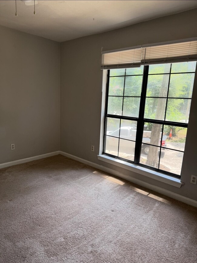 Building Photo - 2928 Woodrich Dr