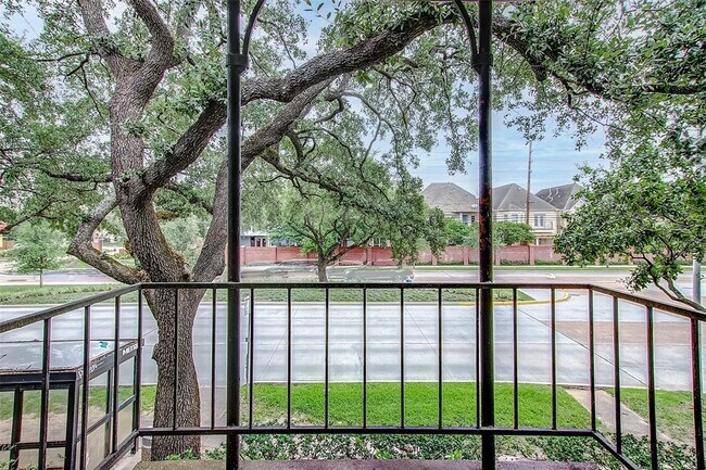 Foto del edificio - 3300 Yorktown St