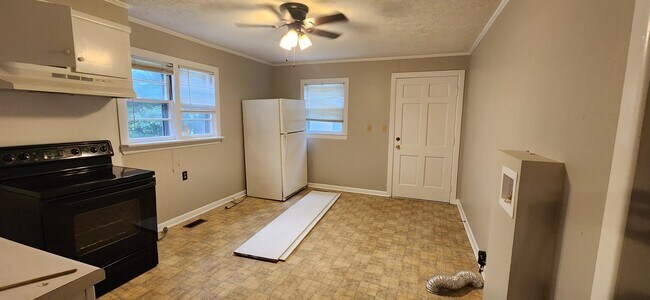 Building Photo - 203 Delcross St
